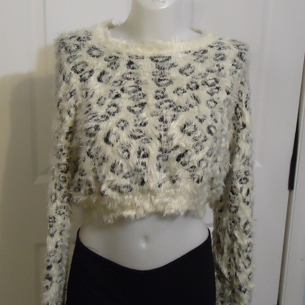 KENDALL & KYLIE Cropped Sweater VHTF - Picture 2 of 7